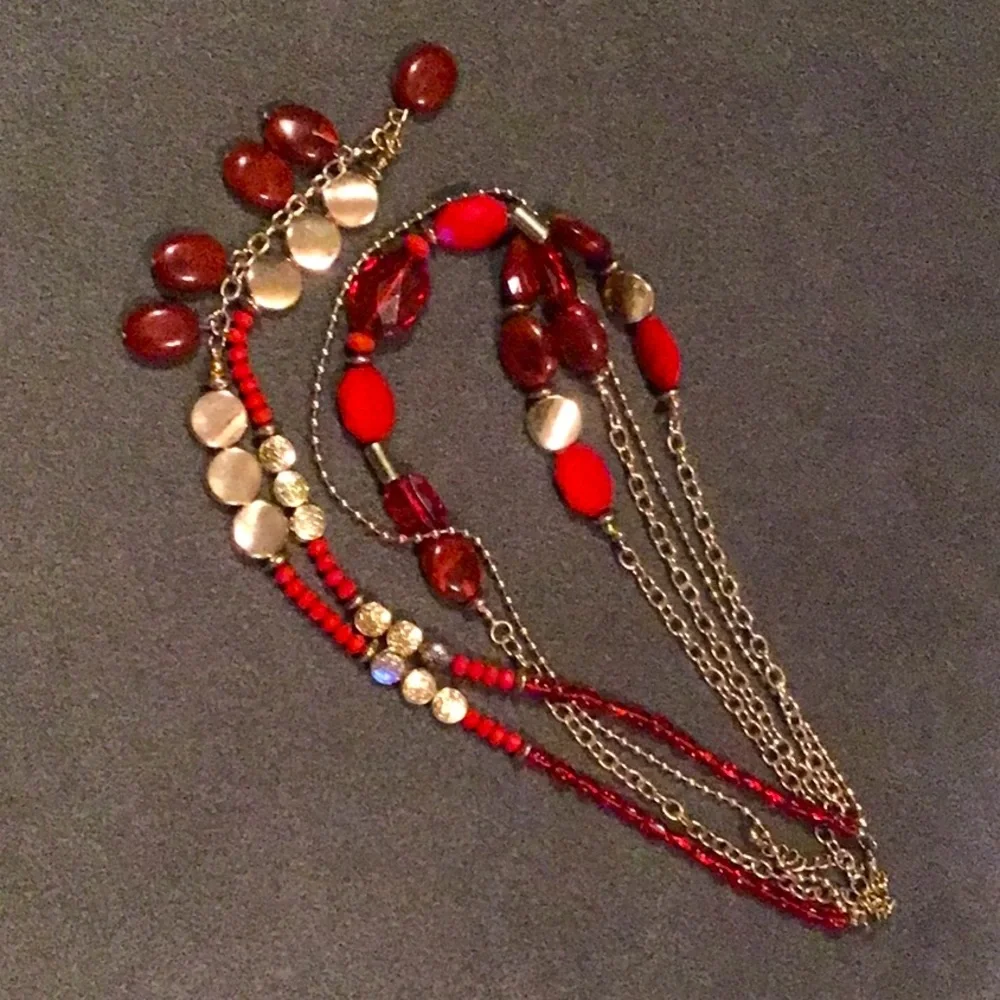 Mixed medium 4 strand statement necklace in red with gold accents - Picture 5 of 7